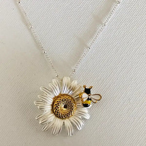 Load image into Gallery viewer, Bee Necklace in Box