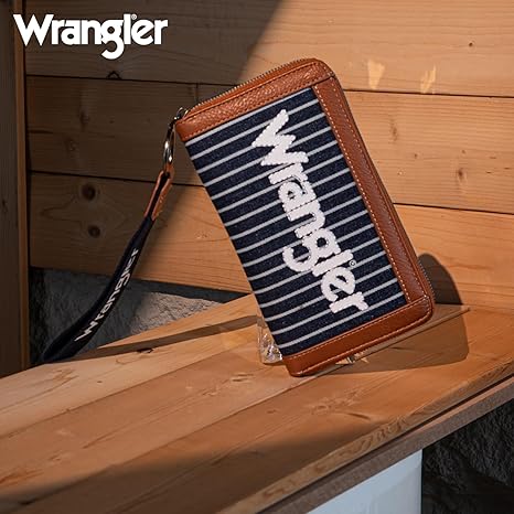 Wrangler Logo Wallet ~ Navy